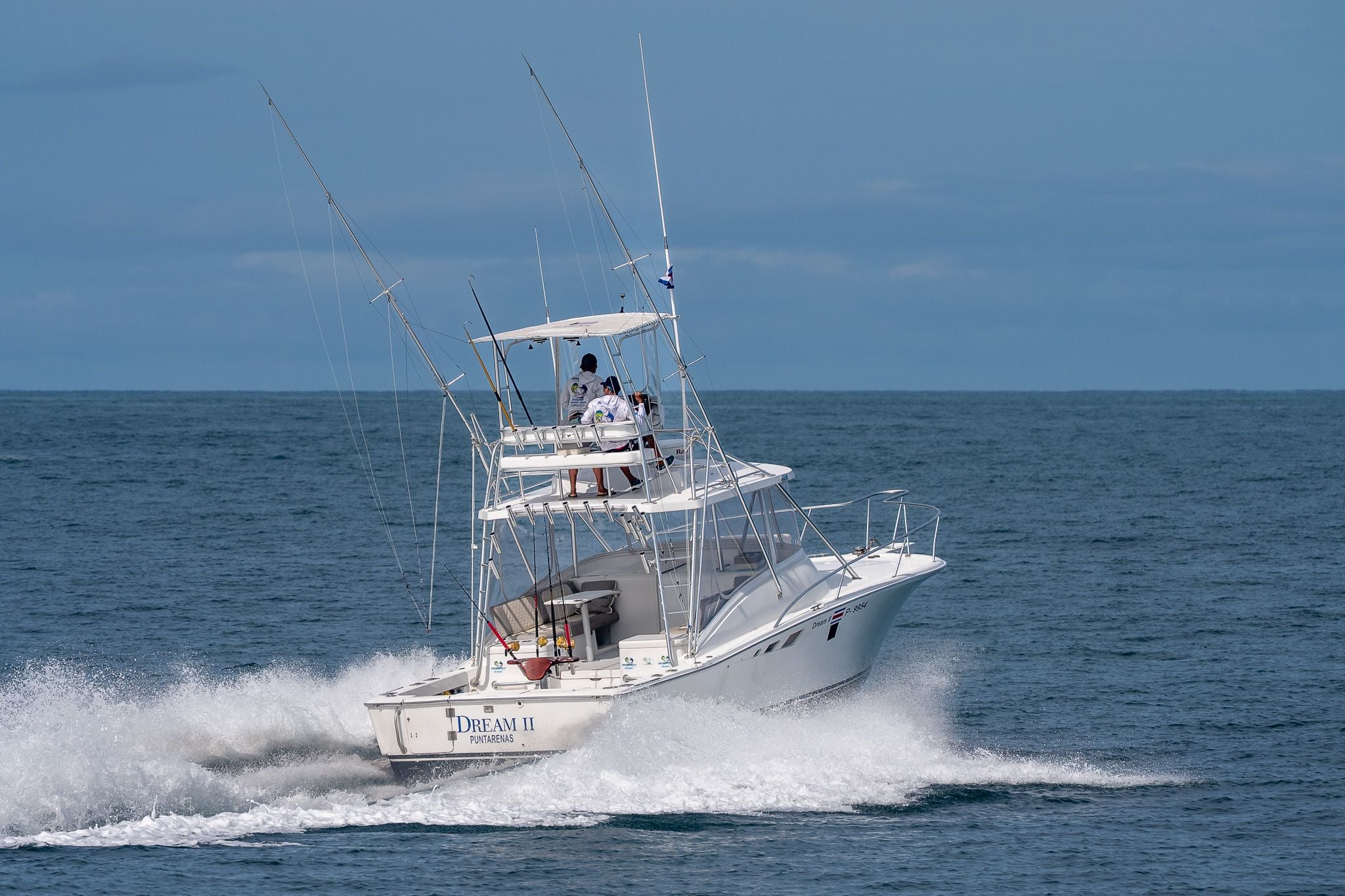 Dream II, a 32-foot Luhrs, running offshore from Los Sueños