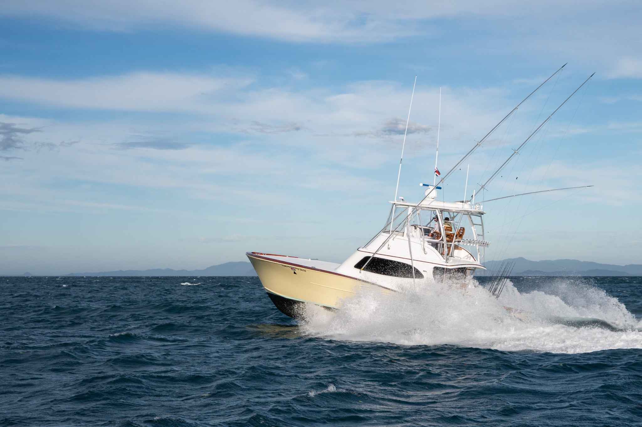 Trophy Fly, a 45-foot sportfisher, underway near Los Sueños